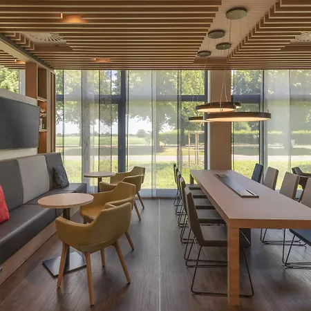 Express - - Dusseldorf By Ihg 酒店