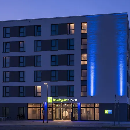 Express - - Dusseldorf By Ihg Отель 3*