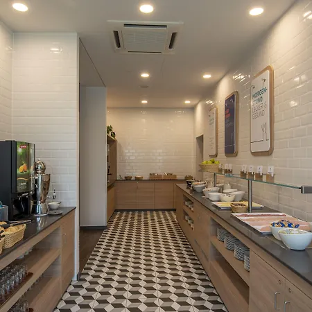 Express - - Dusseldorf By Ihg Отель